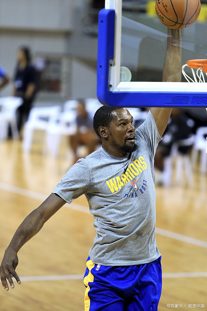 杜兰特在西班牙队比赛中败北,赛况扑朔迷离引发热议! 杜兰特在西班牙队比赛中败北,赛况扑朔迷离引发热议!