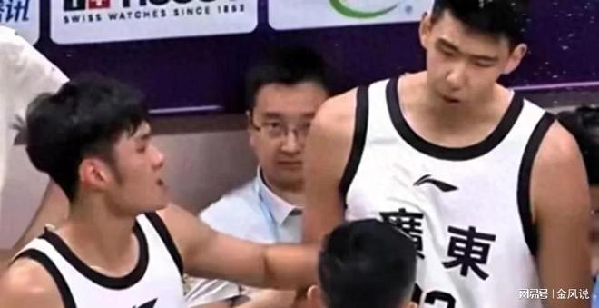 包含广东宏远训练开放日，转会期更衣室发声引欢呼，CBA季后赛在即，纪律约束更严格的词条